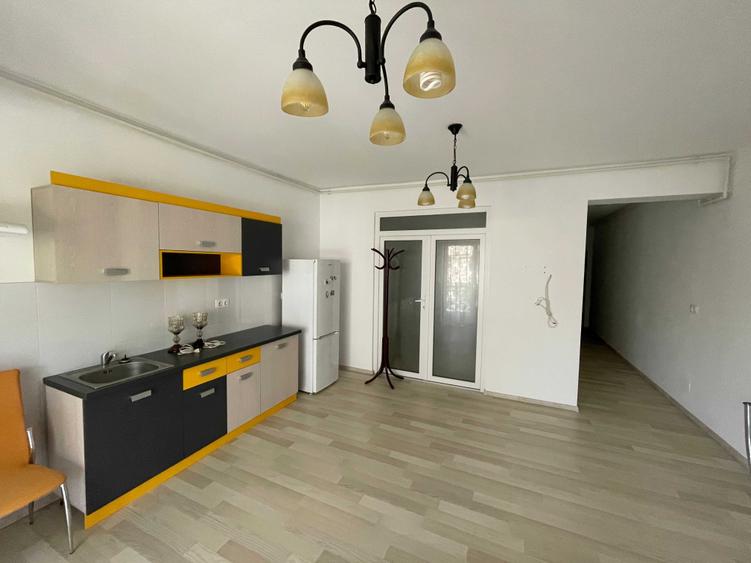 Apartament cu 2 camere decomandat în Pajura