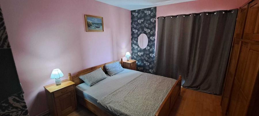 Casă cu 3 camere decomandat în Faleza Nord