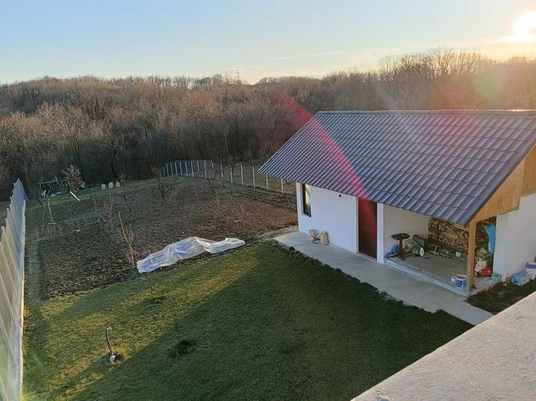 Casă cu 4 camere în Slătioarele