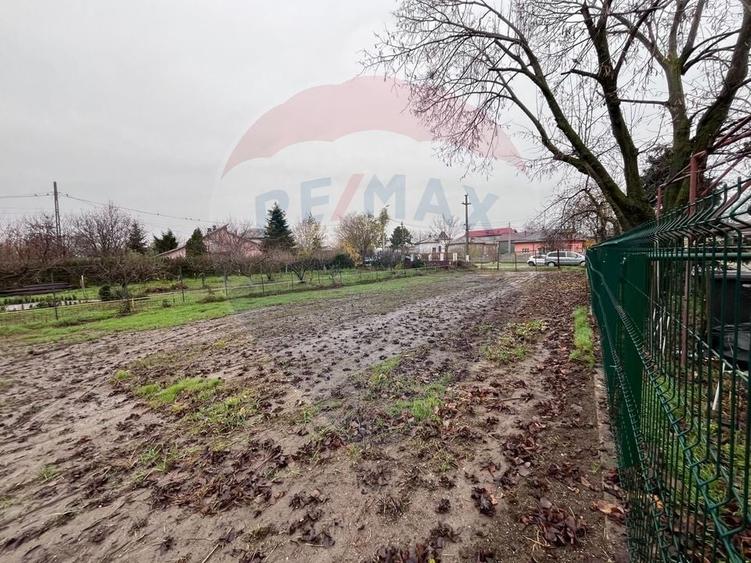 Teren intravilan de 1427 mp, în Nord-Est
