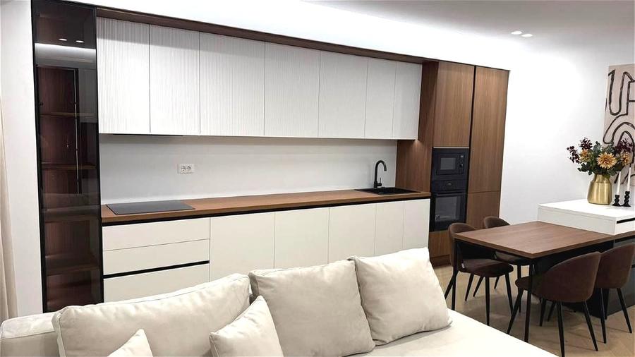 Apartament cu 3 camere semidecomandat, mobilat în Iancu Nicolae