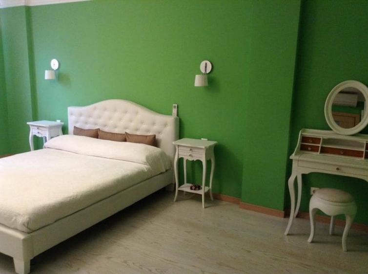 Apartament cu 4 camere semidecomandat în Europa