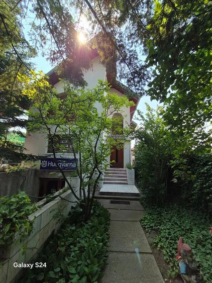 Casă cu Teren 1200 Mp în Central