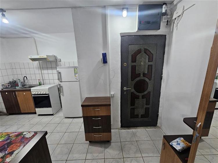 Apartament cu 2 camere semidecomandat, mobilat în Micro I