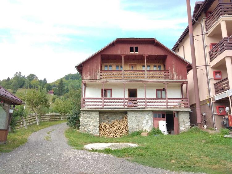 Casă cu 4 camere în Central