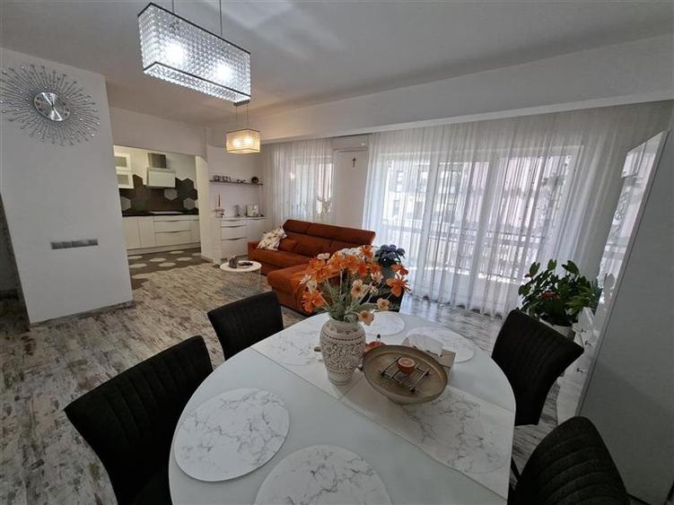Apartament cu 3 camere semidecomandat, mobilat în Gheorgheni