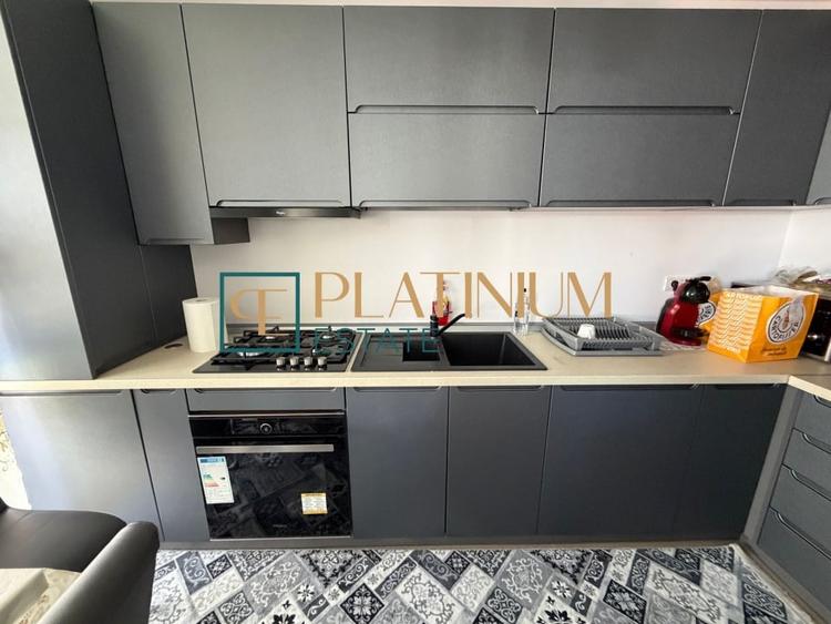 Apartament cu 3 camere semidecomandat, mobilat în Dumbrăvița