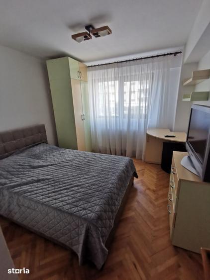 Apartament cu 4 camere decomandat în Exterior Vest