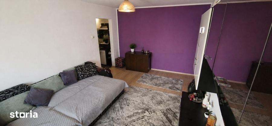 Apartament cu 3 camere în Craiovița Nouă