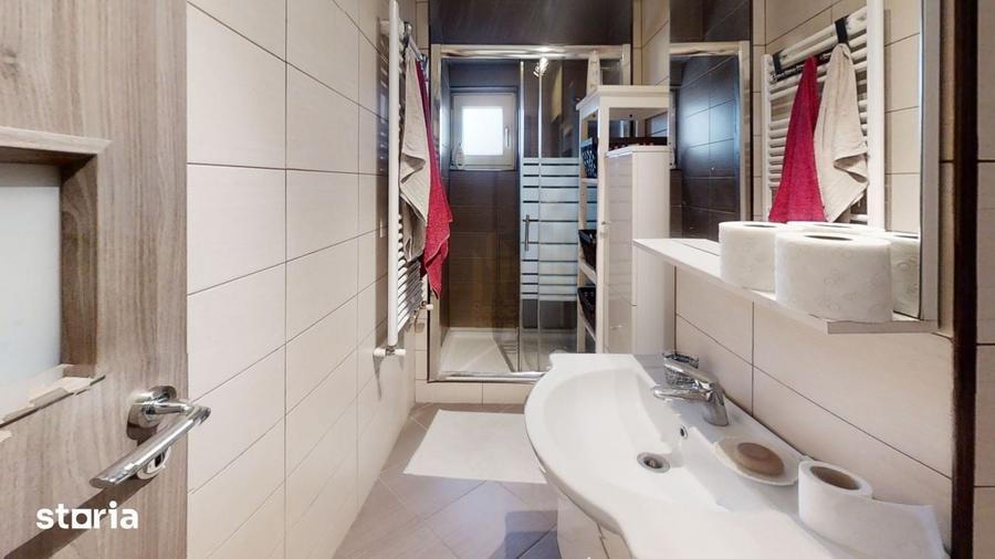 Apartament cu 3 camere în Tei