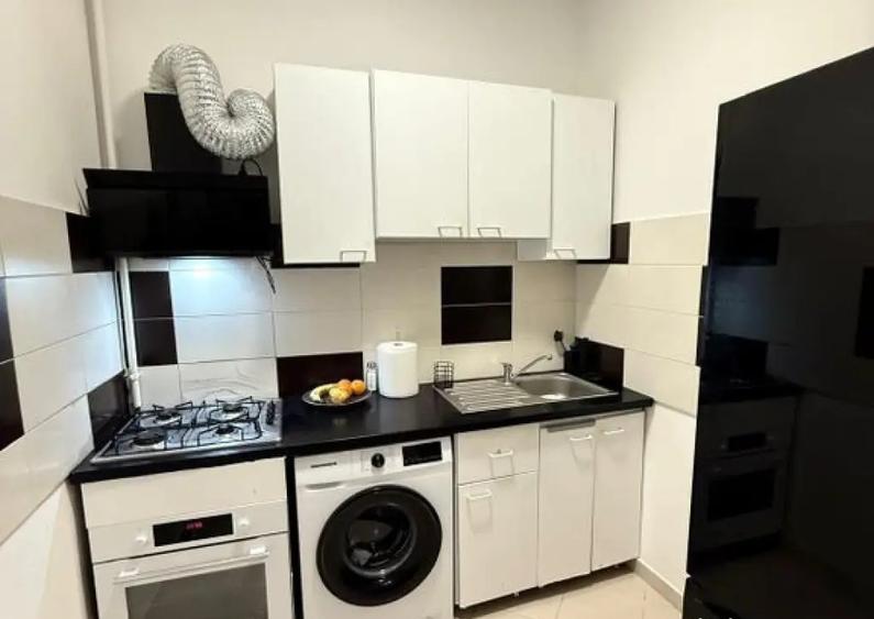 Apartament cu 2 camere semidecomandat în 1 Mai