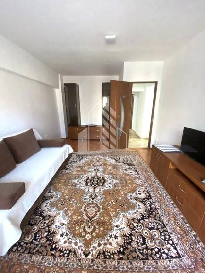 Apartament cu 2 camere decomandat, mobilat în Intim
