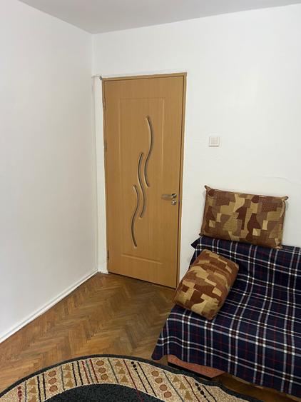 Apartament cu 2 camere decomandat în Petrișor