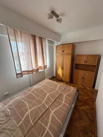 Apartament cu 3 camere decomandat în Exterior Vest