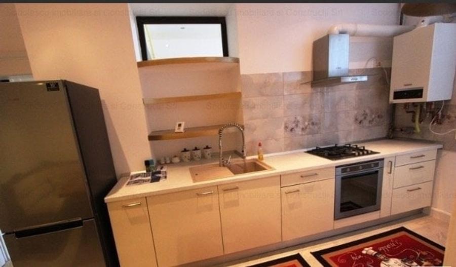 Apartament cu 3 camere semidecomandat, mobilat în Sinaia