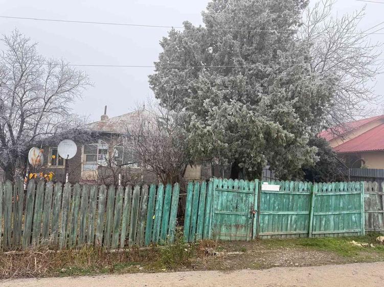 Casă cu 3 camere în Săhăteni