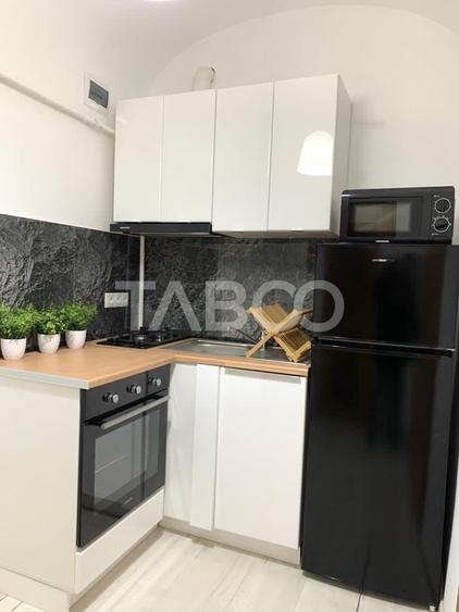 Apartament cu 2 camere semidecomandat, mobilat în Central