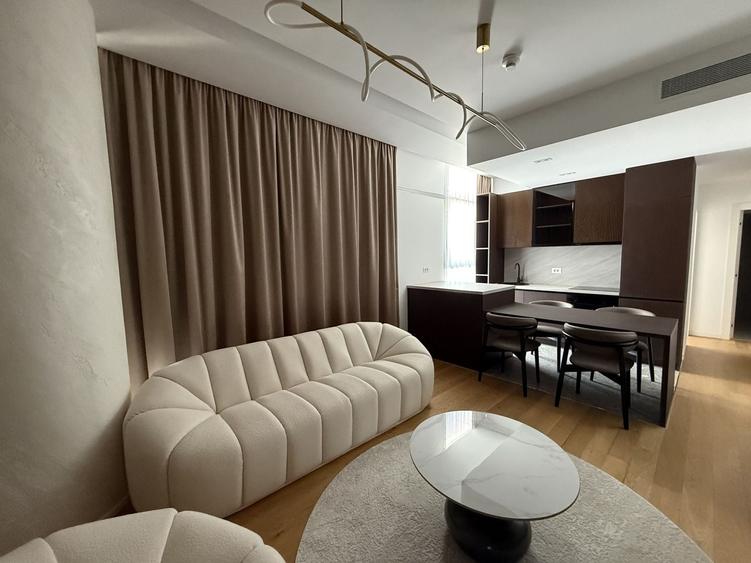 Apartament cu 3 camere semidecomandat, mobilat în Nord
