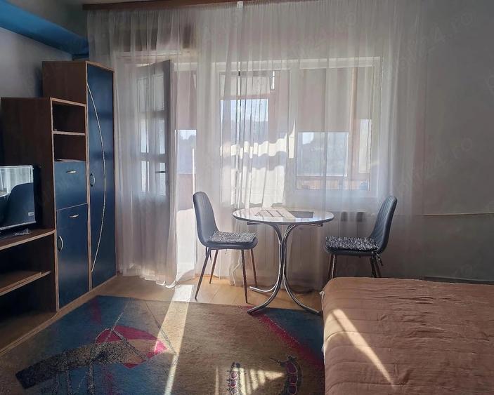 Garsonieră decomandată în Sud