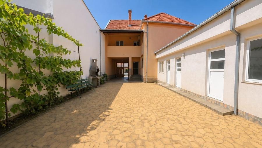 Casă individuală cu 4 camere cu Canalizare în Nord-Vest