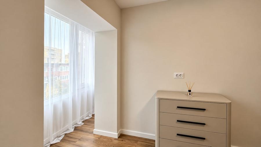 Apartament cu 3 camere decomandat, mobilat în Județean