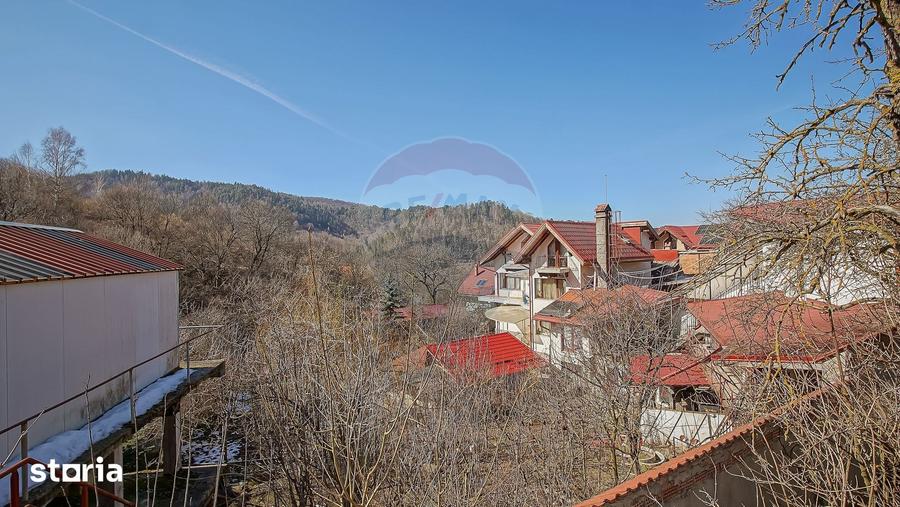 Casă cu 2 camere cu Teren 230 Mp în Schei