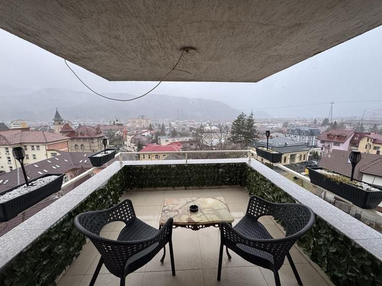 Casă cu 8 camere cu Teren 220 Mp în Central