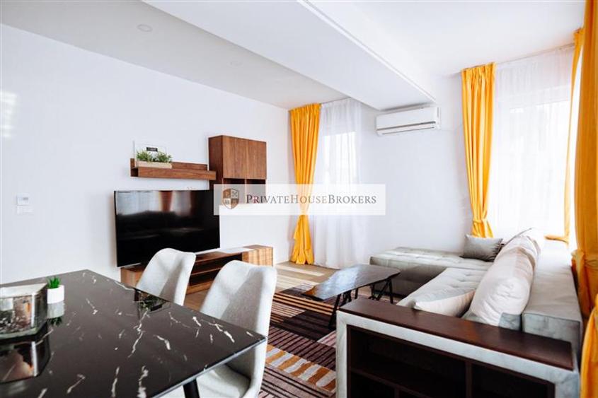 Apartament cu 3 camere semidecomandat, mobilat în Pipera