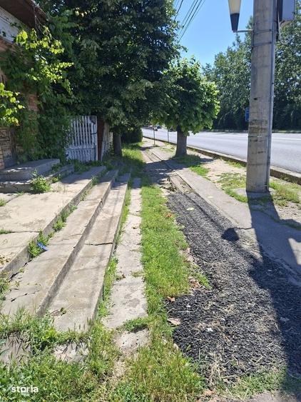 Casă cu 4 camere cu Teren 3000 Mp în Central