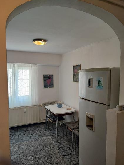 Apartament cu 3 camere decomandat, mobilat în Vatra Luminoasă