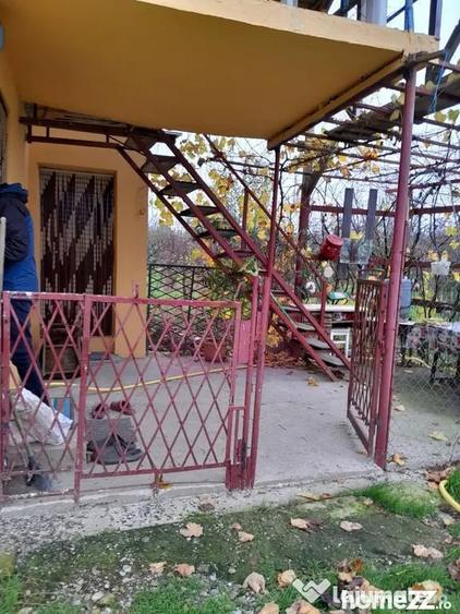 Casă cu 3 camere cu Teren 15000 Mp în Bărcănești