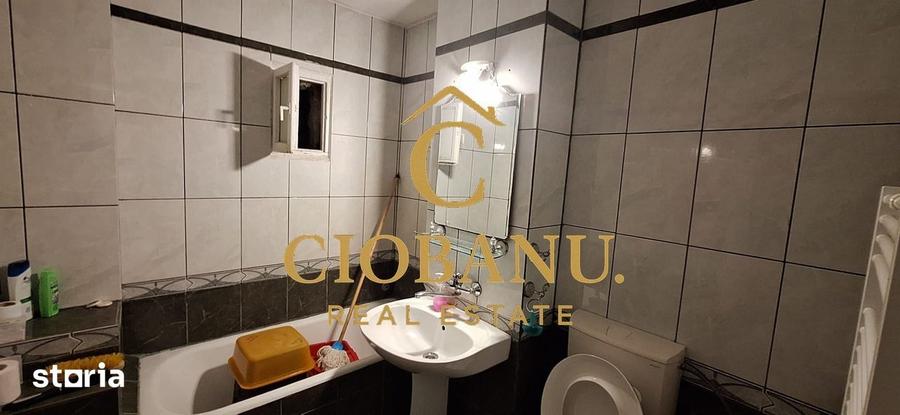 Apartament cu 3 camere decomandat în Craiovița Nouă