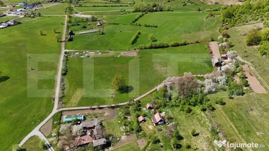 Teren de 7100 mp, în Central