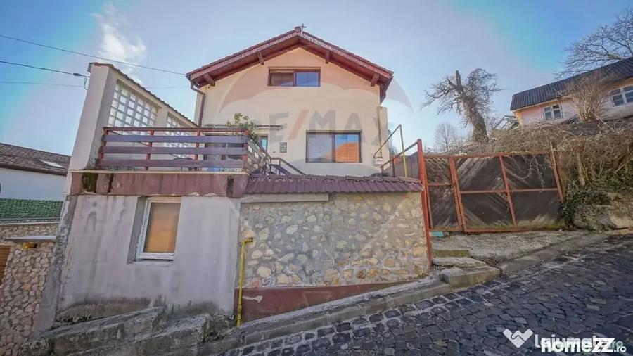Apartament cu 4 camere decomandat în Drumul Poienii