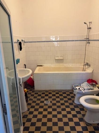 Casă individuală cu 6 camere cu Canalizare în Chitila
