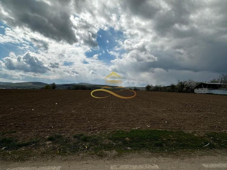 Teren Construcții intravilan de 4374 mp, în Trebeș