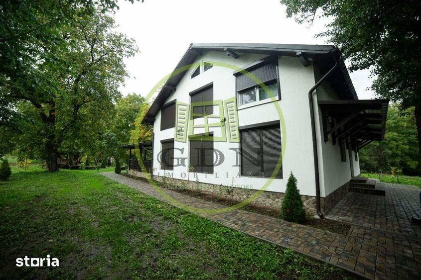 Casă cu 7 camere cu Teren 3515 Mp în Deda
