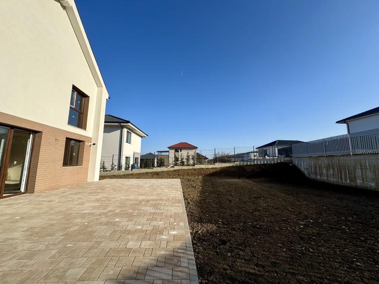Casă individuală cu 5 camere cu Canalizare în Chinteni