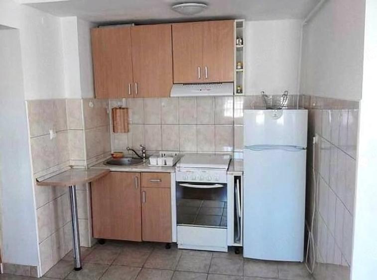 Apartament cu 2 camere semidecomandat în Soarelui