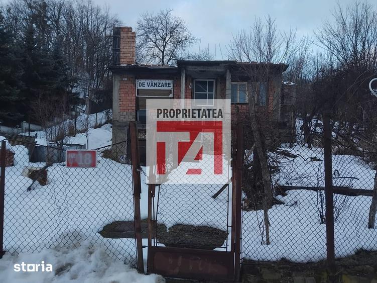 Casă cu 2 camere cu Teren 790 Mp în Central