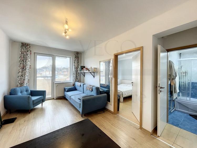 Apartament cu 2 camere semidecomandat, mobilat în Central