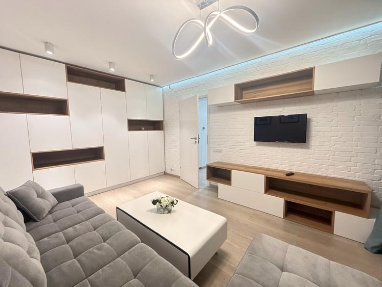 Apartament cu 2 camere decomandat în Titan