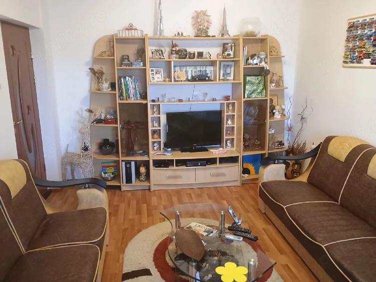 Apartament cu 3 camere decomandat în Central
