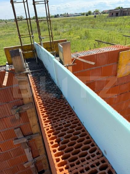 Duplex cu 6 camere cu Canalizare în Periferie