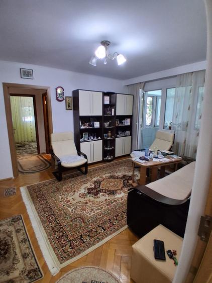 Apartament cu 2 camere semidecomandat în Podu Roș