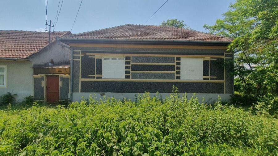 Casă cu 3 camere cu Teren 6674 Mp în Macea
