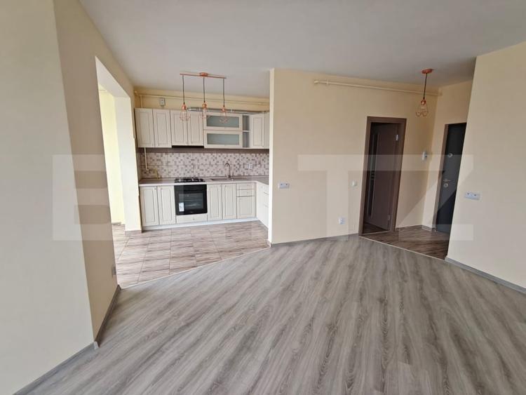 Apartament cu 3 camere semidecomandat, mobilat în Florești