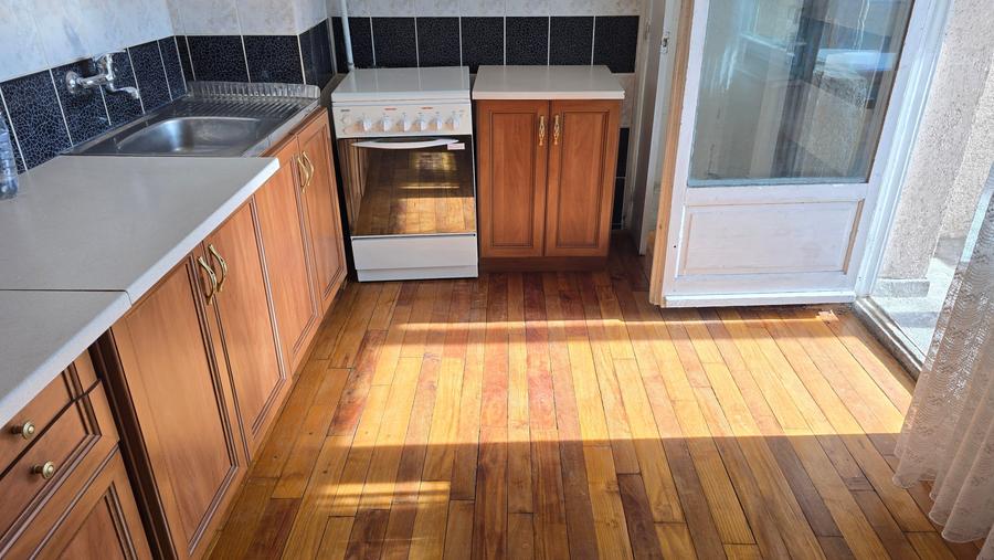 Apartament cu 4 camere decomandat în 22 Decembrie