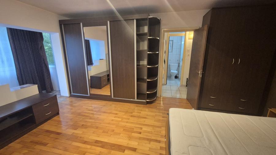 Garsonieră decomandată în Lacul Tei
