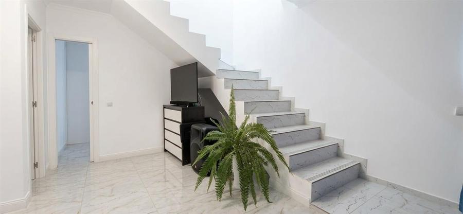 Casă cu 6 camere cu Teren 370 Mp în Haieu